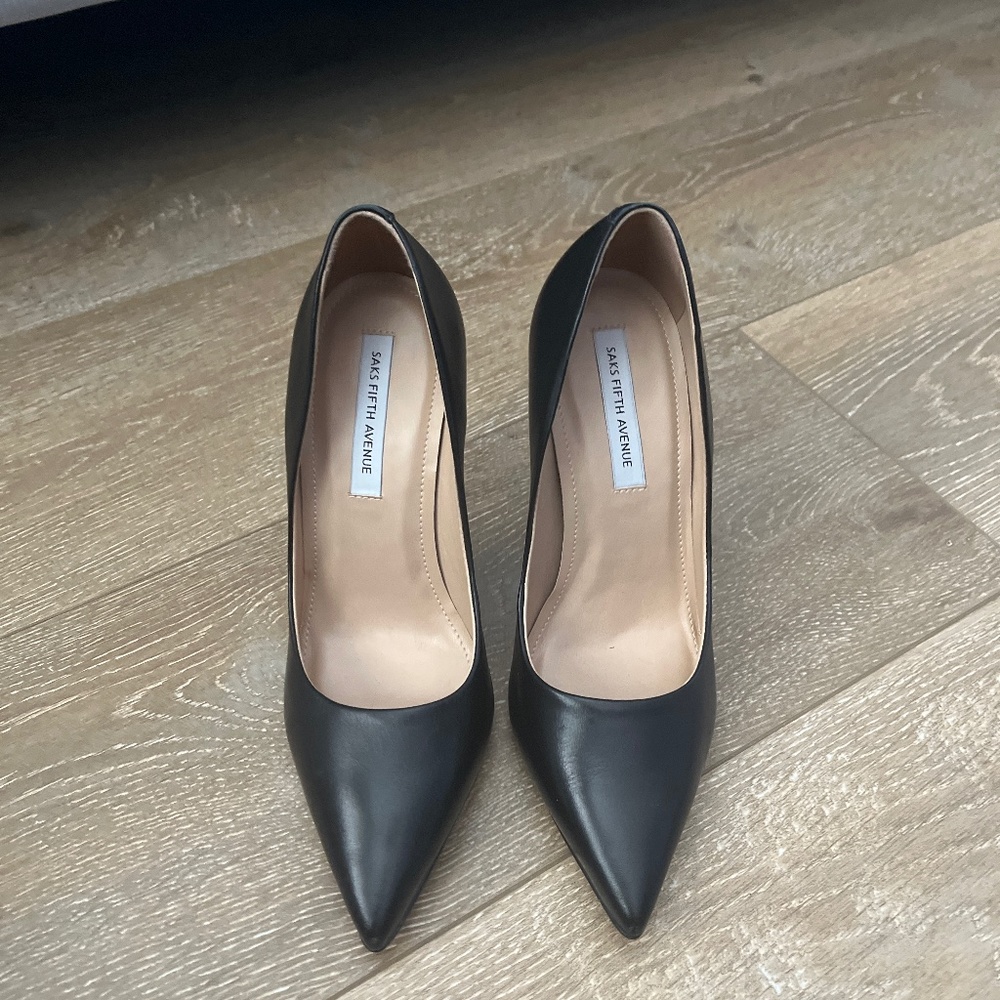 Saks fifth Ave pumps